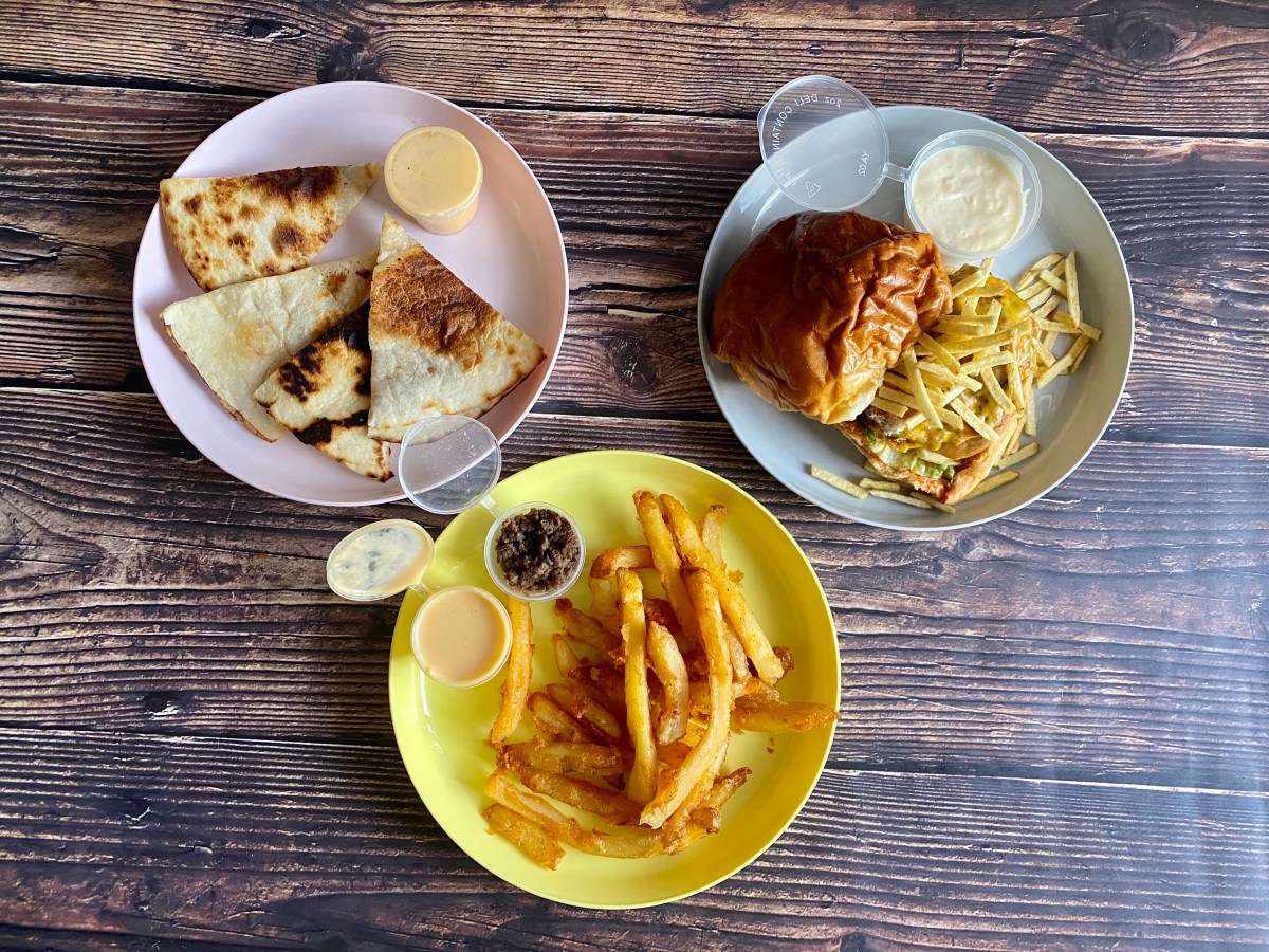 Comfort-snackin’ with 616&nbsp;Burger