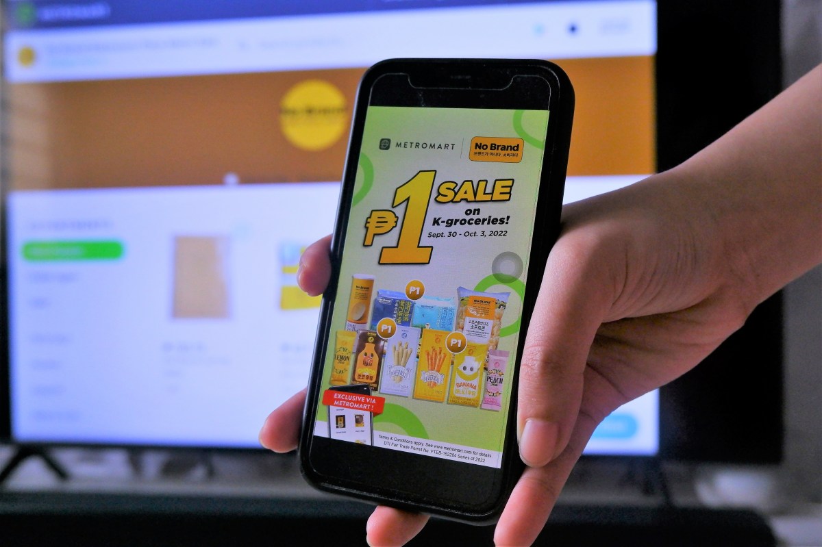 Get 1-peso snacks in MetroMart PISO SALE with No Brand and Robinsons&nbsp;Easymart