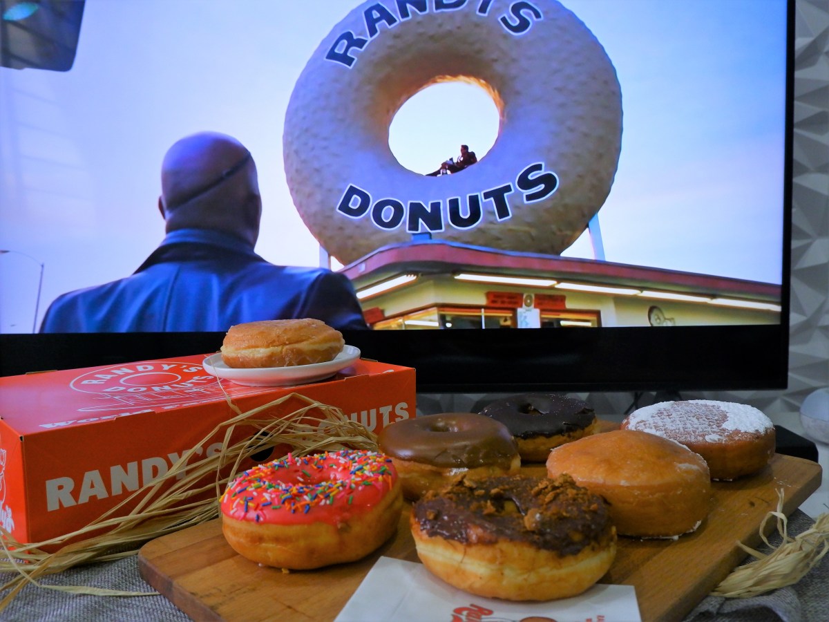 Sweet take-home from Randy’s Donuts, Robinsons&nbsp;Magnolia