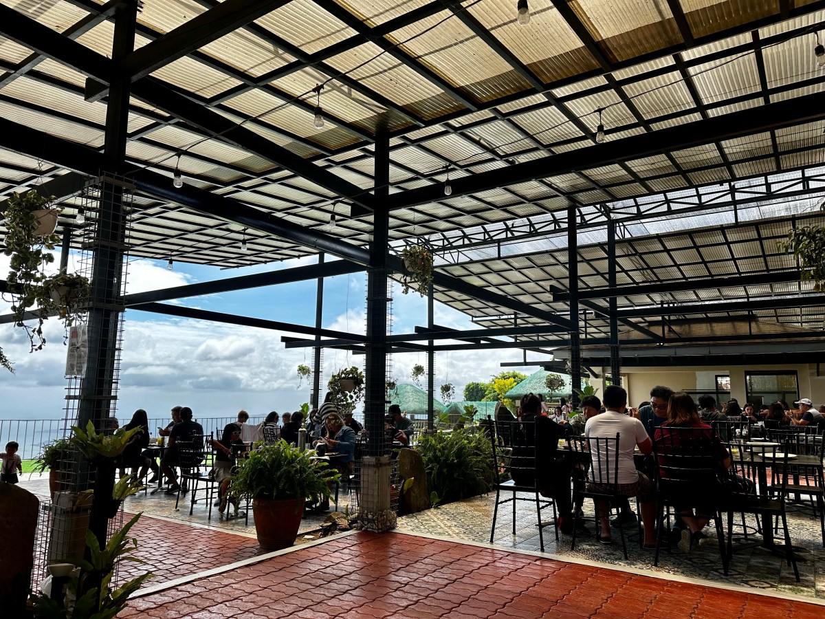 Unwinding with excellent food and spectacular views at Leslie’s Restaurant in&nbsp;Tagaytay