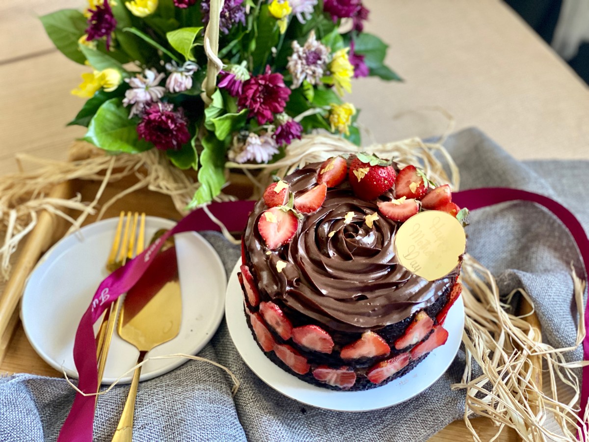 Make Mother’s Day berry-luscious with Inang Charing’s newest cake&nbsp;creation