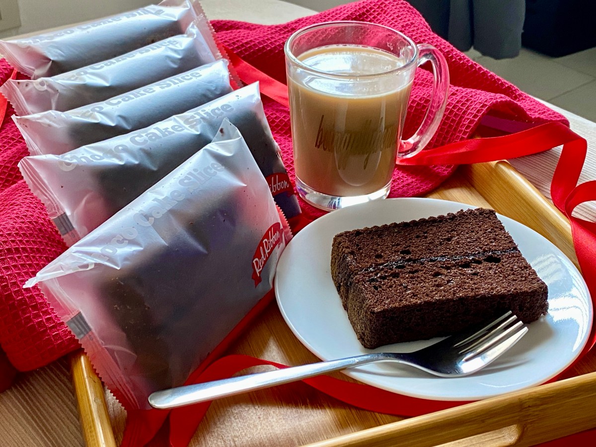 A Sweet Escape for Busy Moms: The Red Ribbon Choco Cake&nbsp;Slice